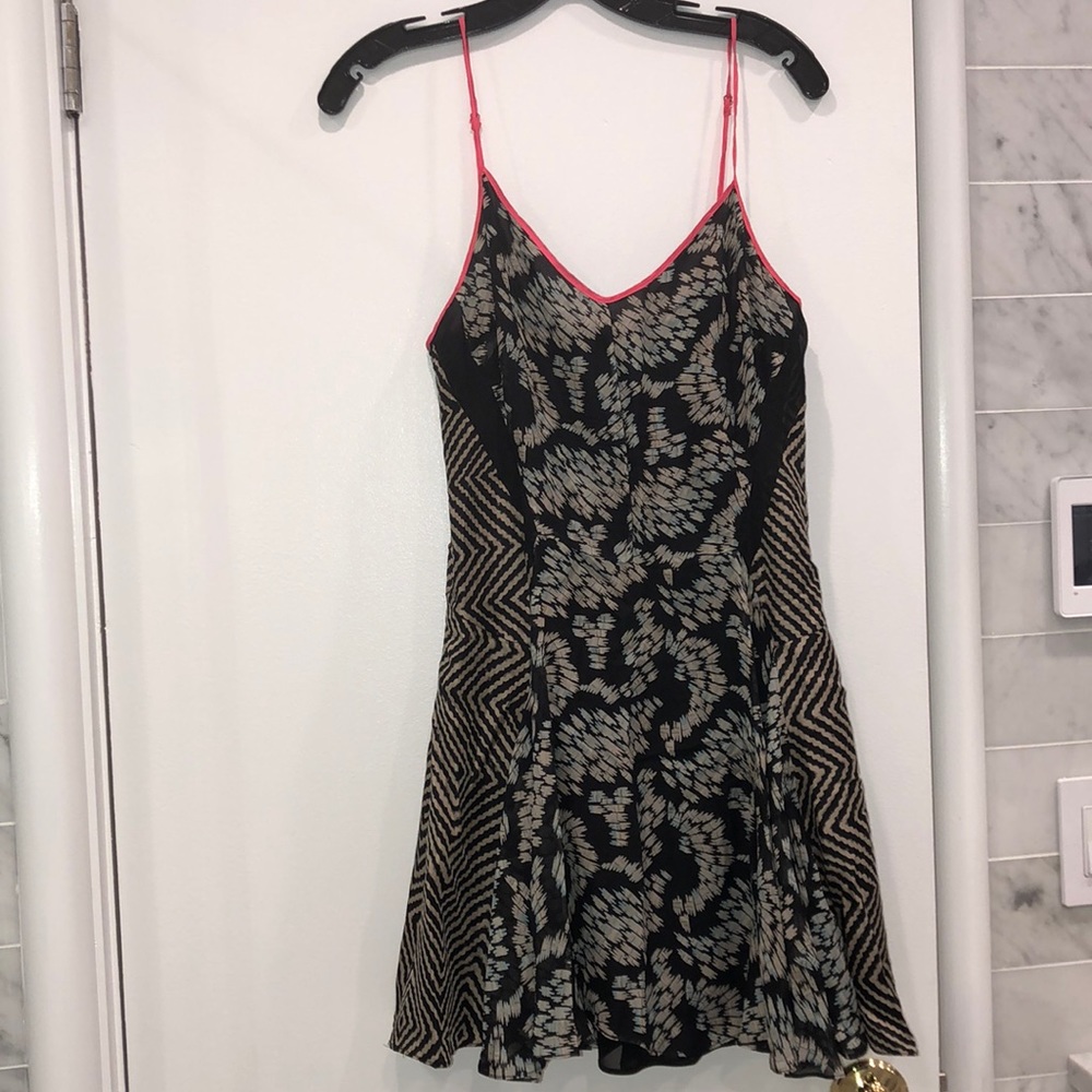 Elizabeth & James dress size 8
